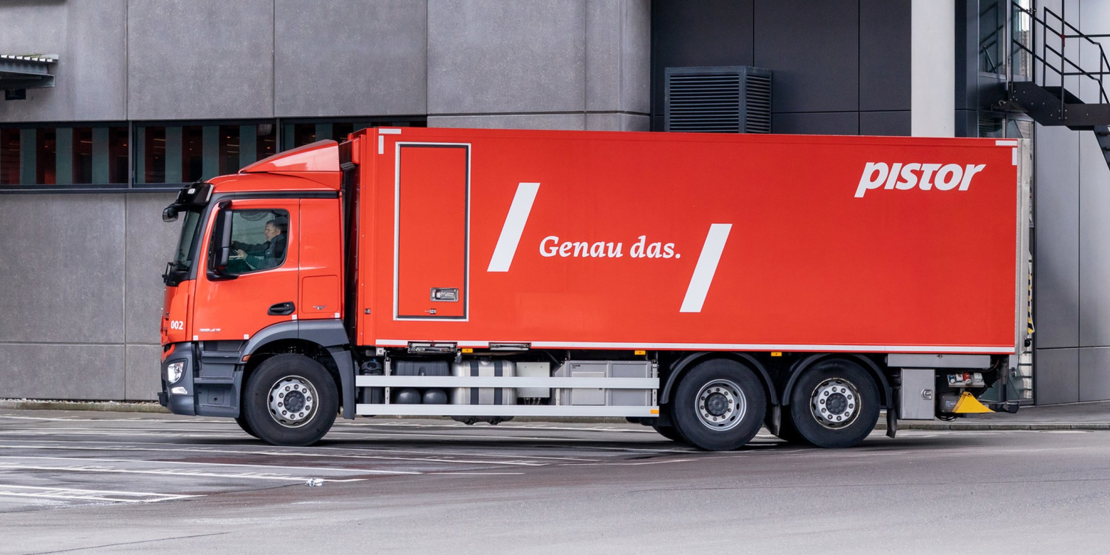 Pistor LKW unter dem Dach