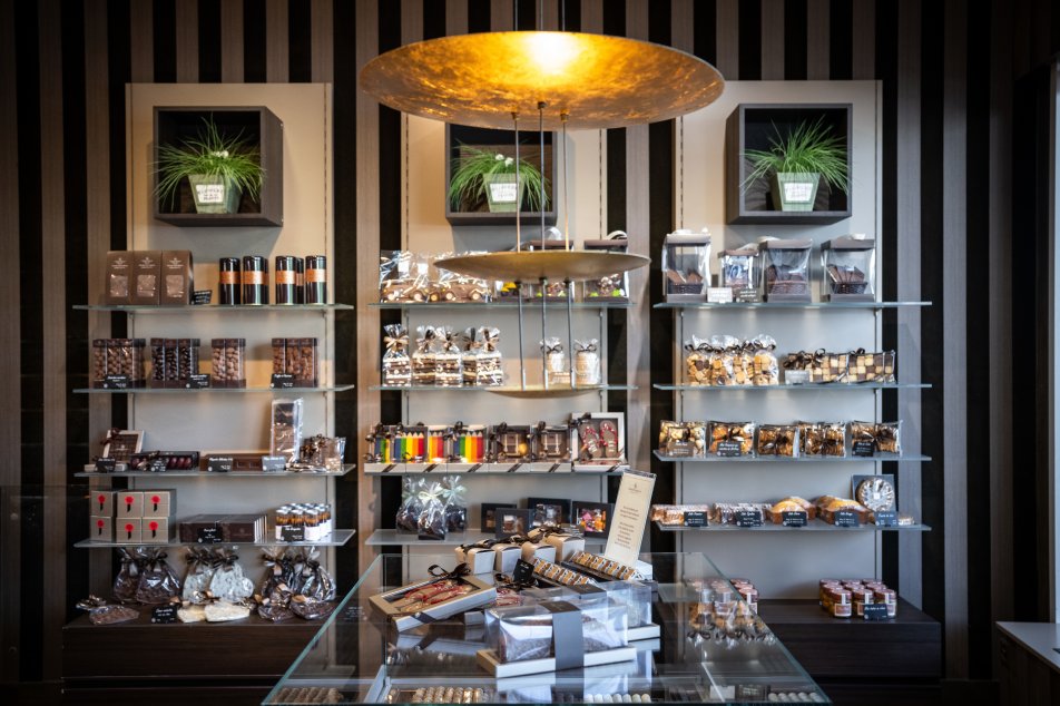blog confiserie boillat auslage mit geschenken